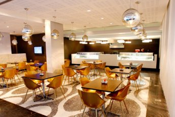 15-on-orange-hotel 2559
