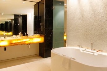 15-on-orange-hotel 2563
